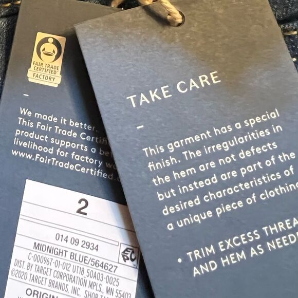 😊3/$30 NWT High-Rise Jean in Midnight Blue Raw Edge Hem Sz 2 Universal Thread - Picture 6 of 8